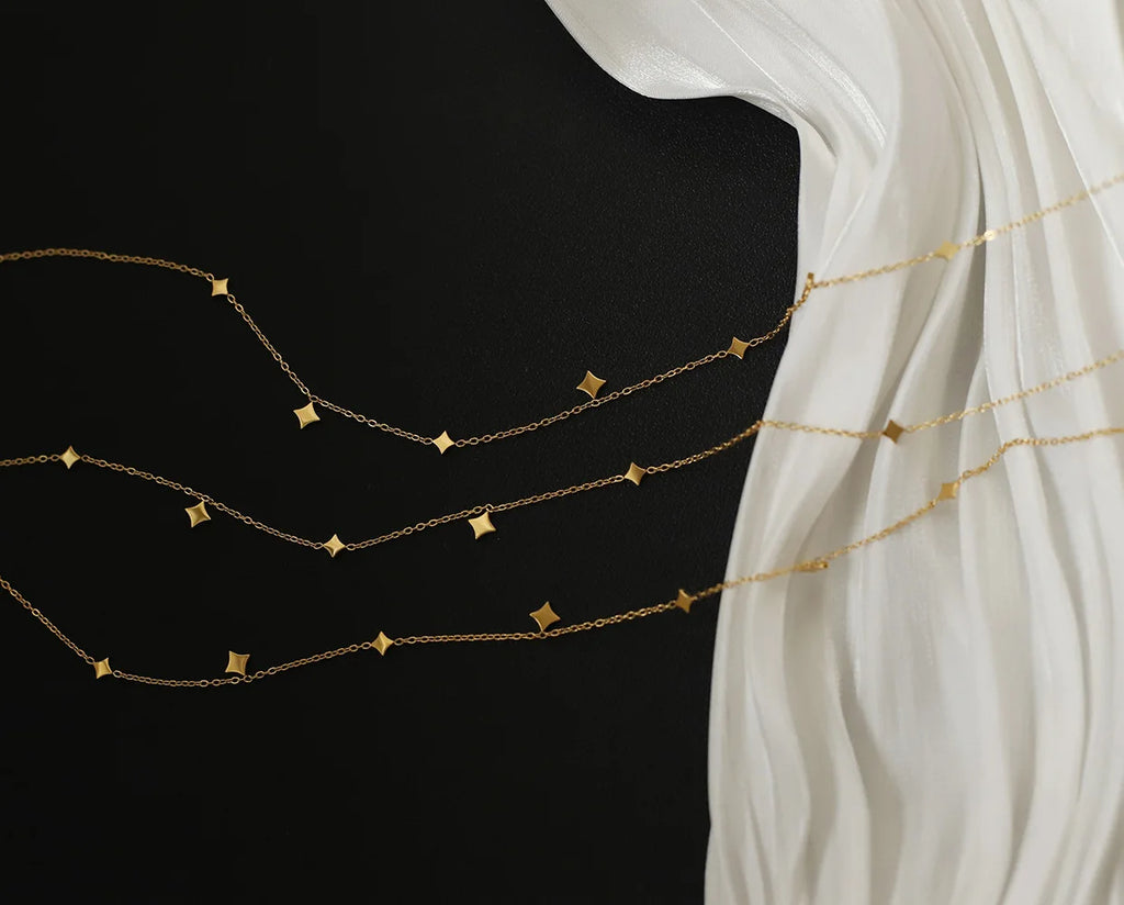 Collier Éclat Céleste – Acier Inoxydable Doré 18K