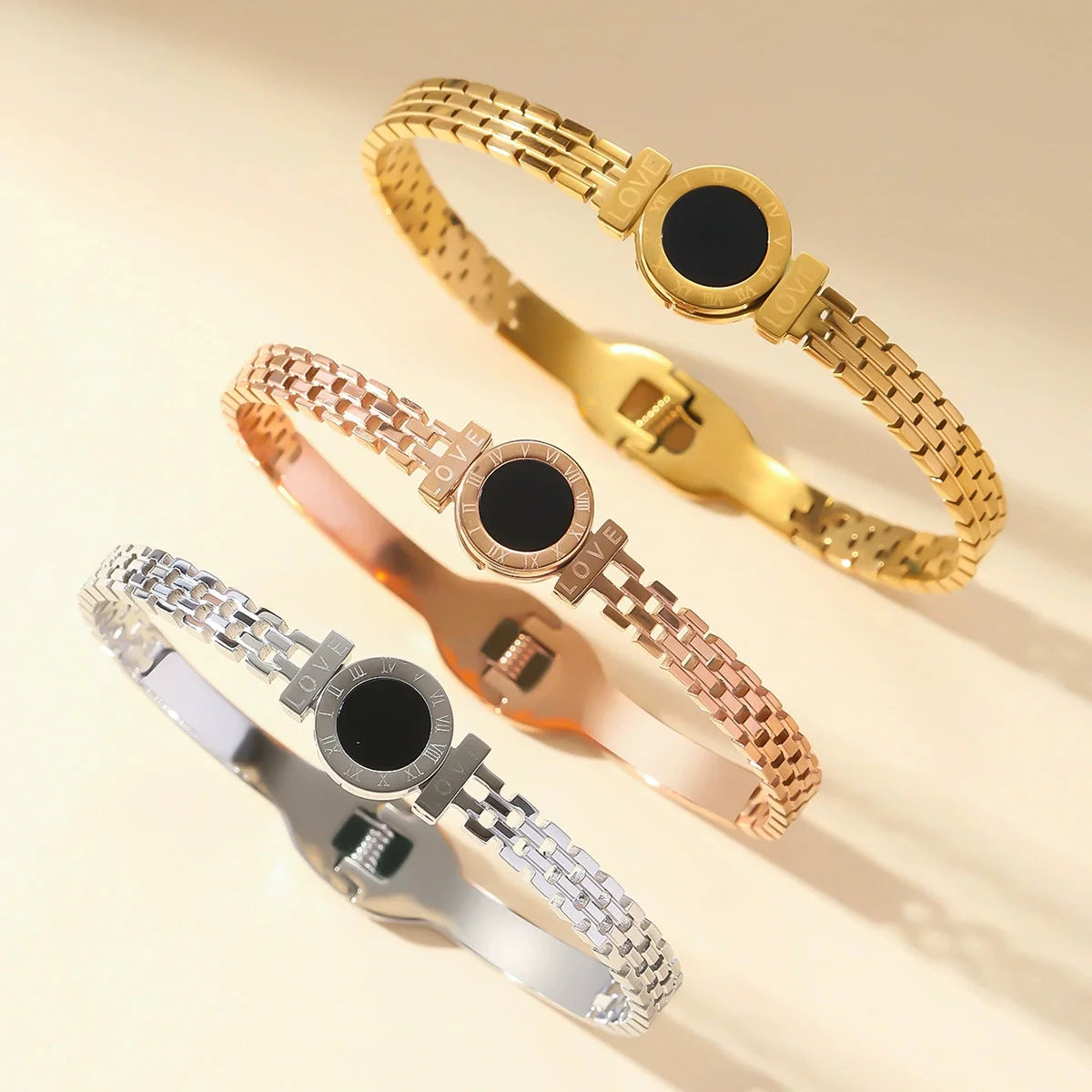 Bracelet Élégance Femme en Acier Inoxydable – Médaillon Noir