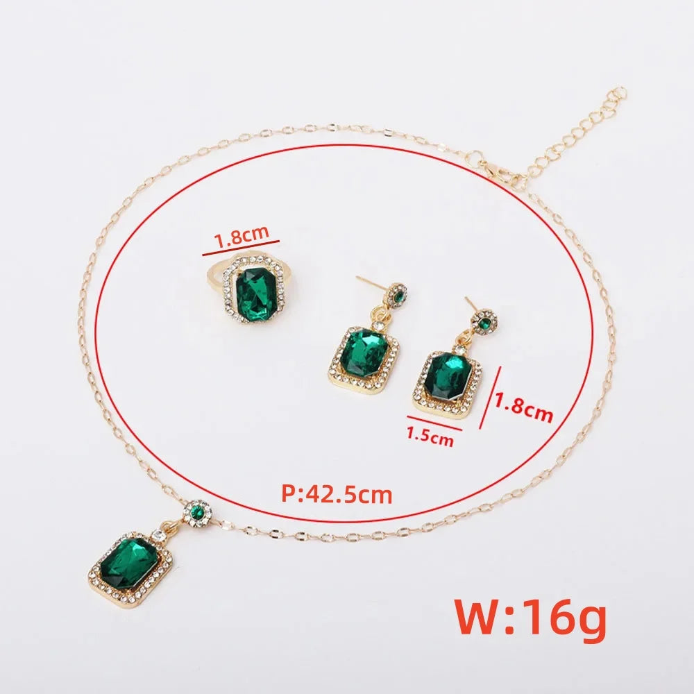 Parure Femme 4 Pièces Dorée & Pierre Verte – Collier, Boucles d’Oreilles et Bague