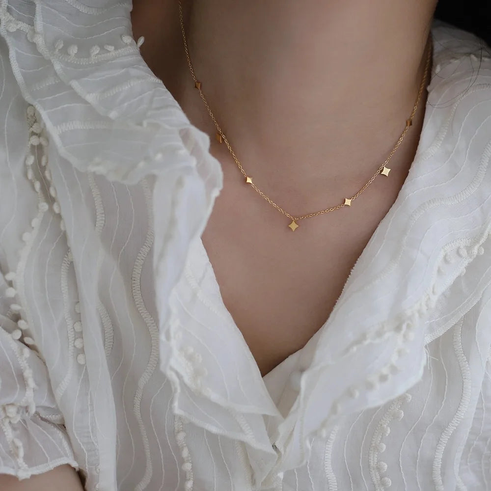 Collier Éclat Céleste – Acier Inoxydable Doré 18K