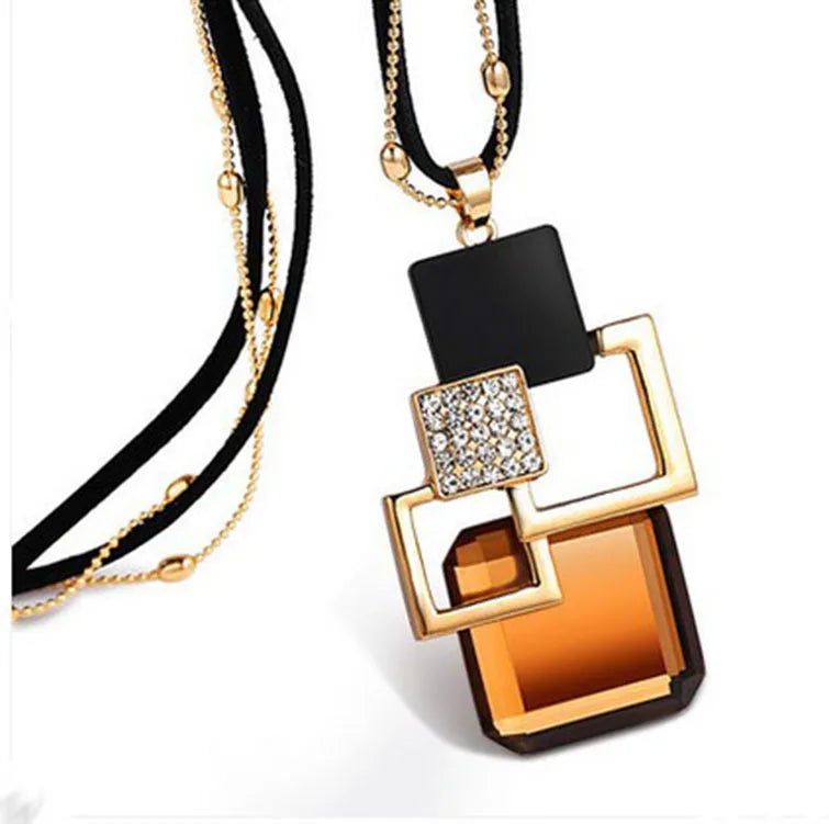 Collier Femme Éclat Géométrique – Pendentif Cristal Élégant