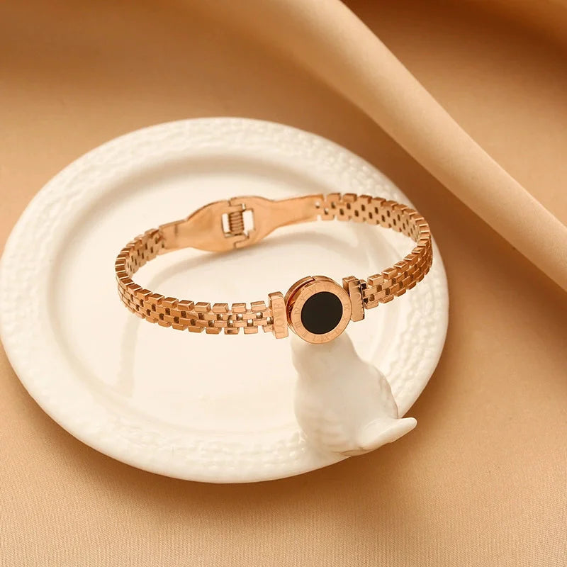 Bracelet Élégance Femme en Acier Inoxydable – Médaillon Noir