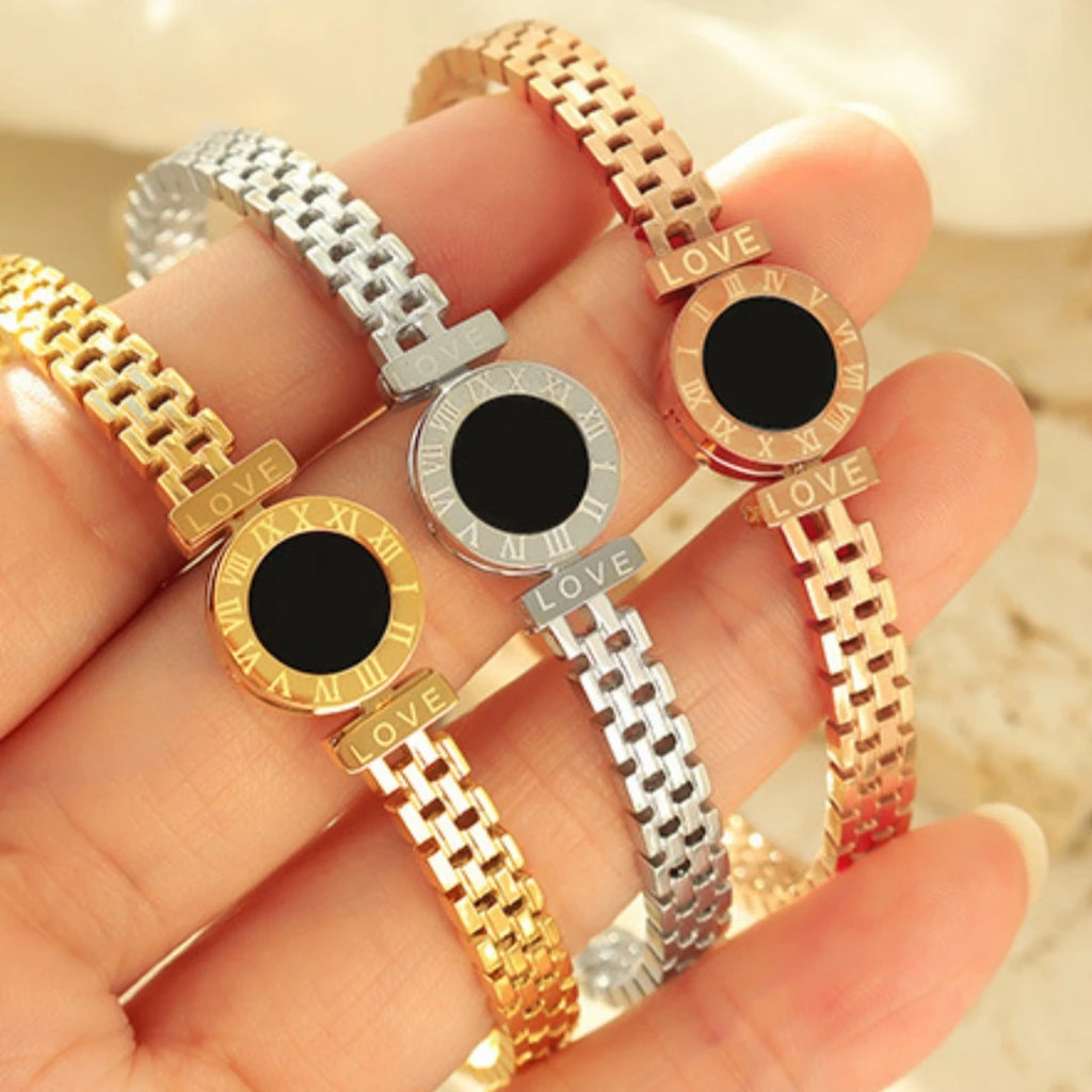 Bracelet Élégance Femme en Acier Inoxydable – Médaillon Noir