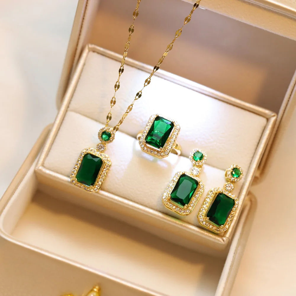 Parure Femme 4 Pièces Dorée & Pierre Verte – Collier, Boucles d’Oreilles et Bague