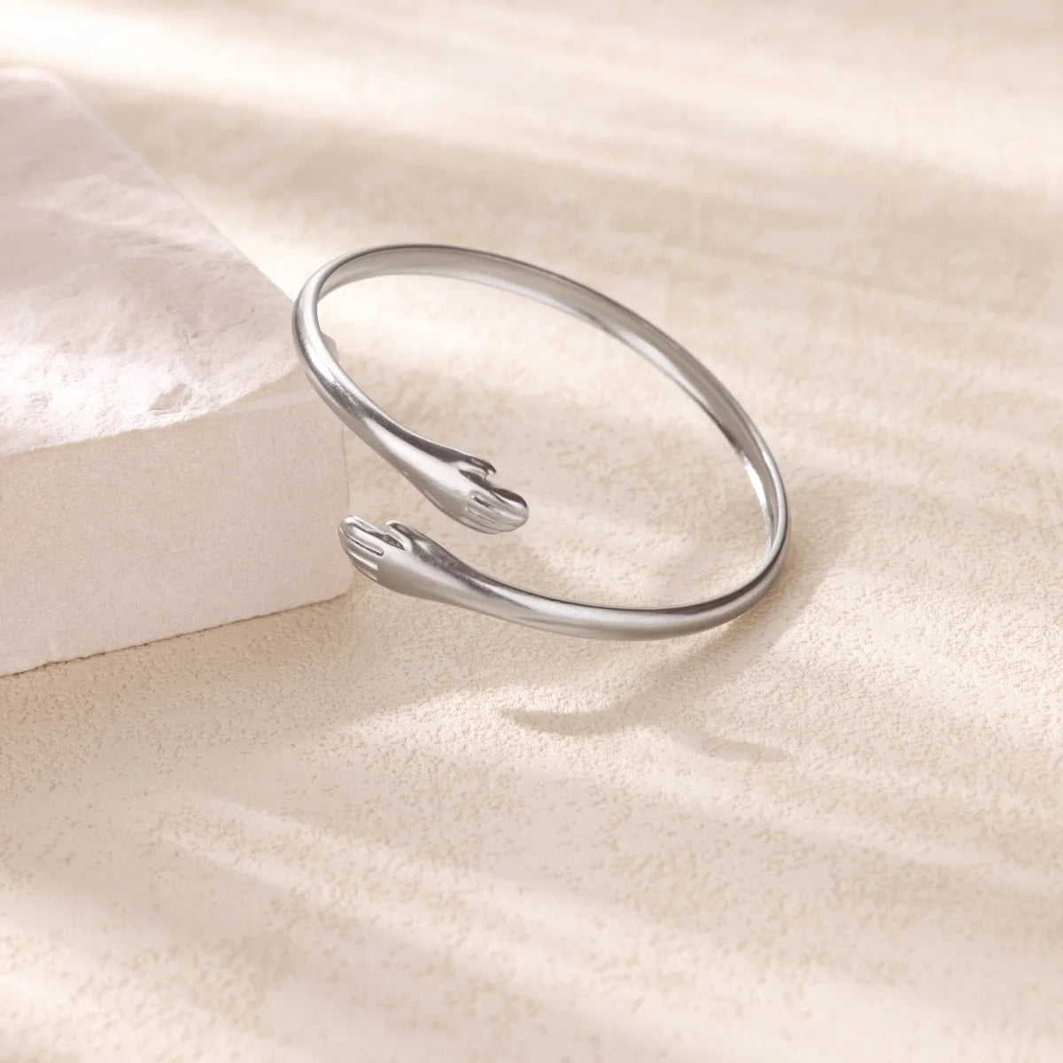 Bracelet Manchette Femme en Acier Inoxydable – Collection Dorée Tendance