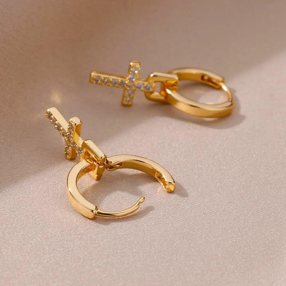 Boucles d’Oreilles Femme Dorées en Acier Inoxydable & Zircons – Élégantes et Tendance