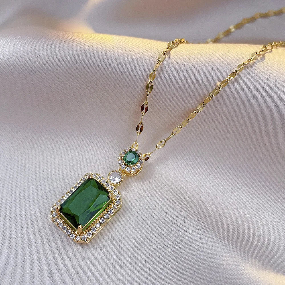 Parure Femme 4 Pièces Dorée & Pierre Verte – Collier, Boucles d’Oreilles et Bague