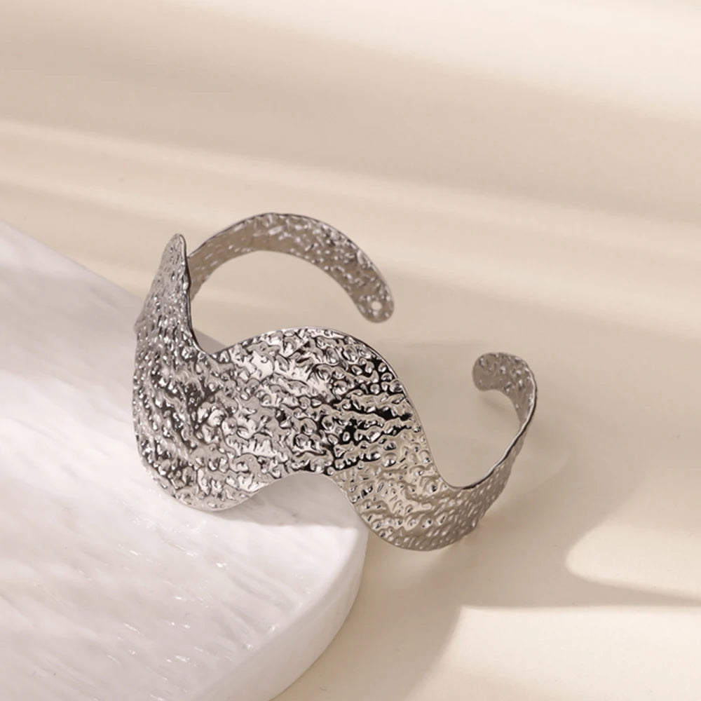 Bracelet Manchette Femme en Acier Inoxydable – Collection Dorée Tendance