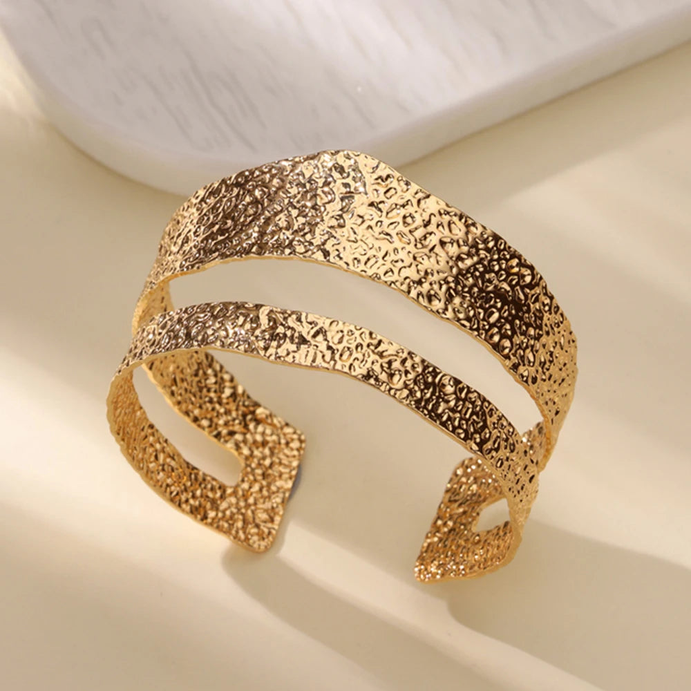 Bracelet Manchette Femme en Acier Inoxydable – Collection Dorée Tendance