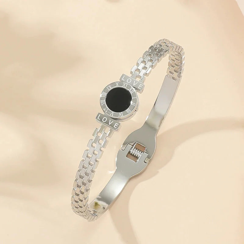 Bracelet Élégance Femme en Acier Inoxydable – Médaillon Noir